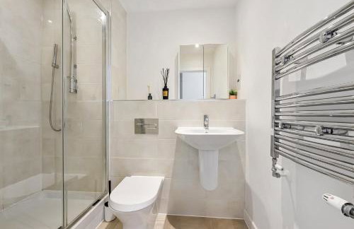 Canary Haven Elegant 3-Bedroom Apartment - Foto 8
