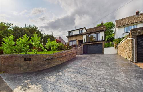 5-Bed Retreat with Hot Tub, Garden & Relaxing Views - Foto 40