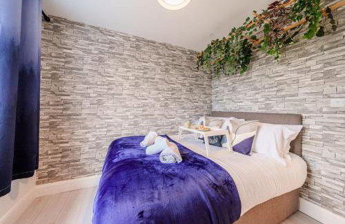 Large 6-Bed house, Free Parking & Motorway Access - Foto 18