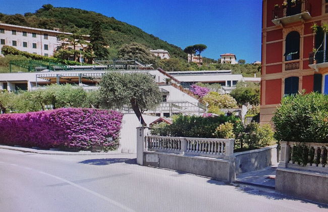 WHITE & BLUE HOUSE - Photo 28