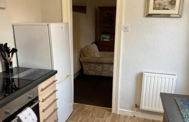 Large Traditional, Sleeps 8, 2 baths, Train, Tram, Pubs, Hucknall - Foto 10