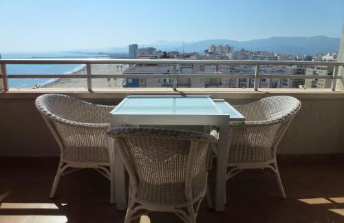 Espectacular terraza y vistas en 1a línea de playa - Foto 24