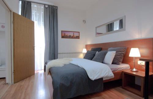 City Lights Apartment - Photo 2