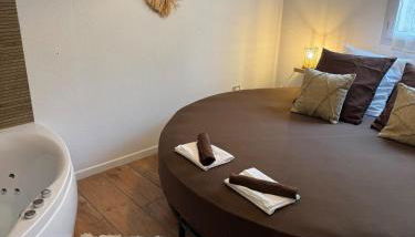 T2, Balneo, sauna, lit rond, jeux arcades, parking - Photo 2