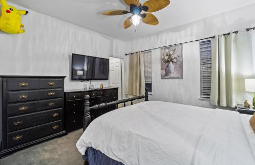 Entire Private Home with 5 Bedrooms 4 Bathrooms 3000 Sq ft Villa, Pool, Hot Tub, Nature, Garage, Winery, Available Now - Foto 14