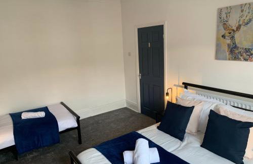 Windsor 4 - Spacious beautiful 4 bdrm maisonette nr Ncle free wifi free parking - Foto 25