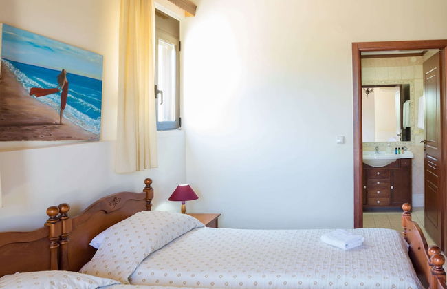 Family Friendly Villa Hermes With Private Pool - Photo 4