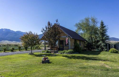 Romantic Cabin Rental with a Delightful Porch near Ennis, Montana - Foto 11