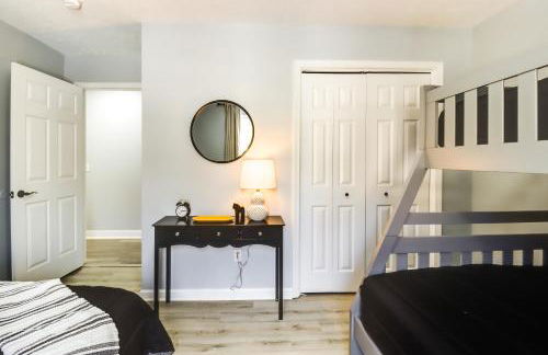 9 Mi to Camelback! Home with Hot Tub and Fire Pit - Foto 13