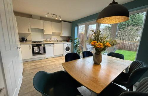3 Beds with off-street parking for 2 cars, fast Wifi, sleeps 6 - Foto 10