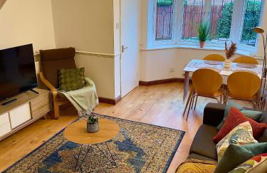 Charming Home in Wellingborough - Photo 3