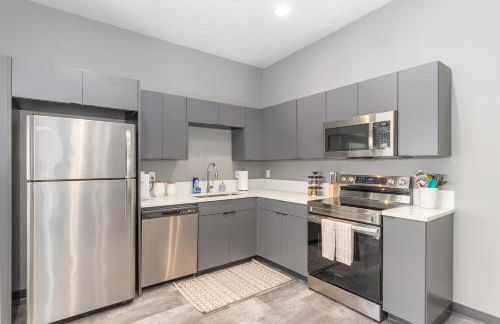 Modern Top Floor 2BR 1BA w Private Rooftop Patio South Hill Near Downtown - Foto 24