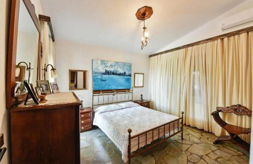 Azure Coast Seafront Retreat - Foto 16