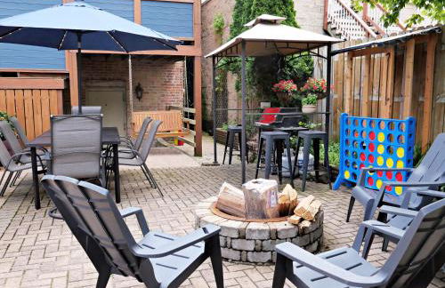 The Banksy-Free Parking -4 bedroom w King bed- Firepit Rooftop near United Center - Foto 8