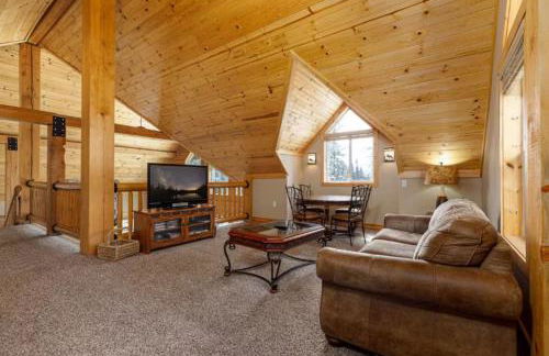 The Moccasin Lodge with Hot Tub and Fire Pit Escape - Foto 42