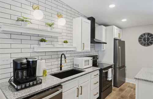 Workfriendly home with priv yard, near downtown - Foto 8