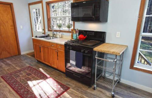 Dream Stratton Forest Cabin with Hot Tub and Fast WiFi - Foto 10