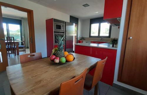 Villa Mediterránea con Cinco Dormitorios y Piscina - Foto 11