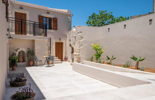 Pavlina Villa , a hidden gem with heated pool and ping pong! - Photo 13