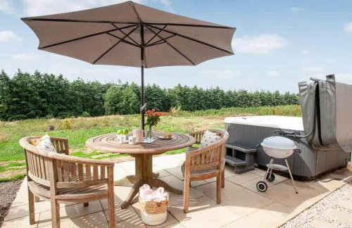 2-Bed Cottage Sleeps 4 with Hot Tub - Foto 27