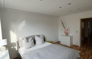 Quiet Family Apartment - 10 min to Center & Oktoberfest - Free Parking - Balcony - near Nymphenburg Palace & Botanical garden - Photo 7