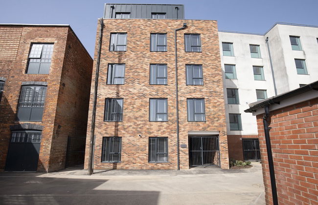 Elliot Oliver - Chic 2 Bedroom Town Centre Apartment - Photo 21