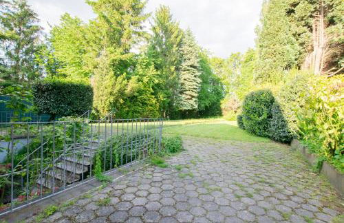 Tolstov House - Freistehendes 9 Zimmer Haus mit großem Garten - Photo 45