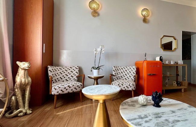 Bon Ton Design Rooms by DOT Suites - Photo 2