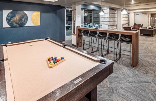 Convention Ctr Bespoke Beauty - 2BD Pool,Gym,Hot tub,Pkg - Foto 9