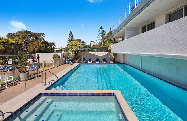 Elouera Tower Beachfront Apartments - Photo 45