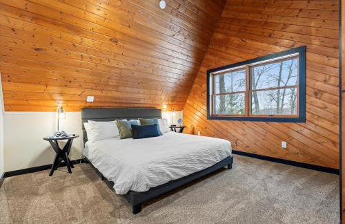 The Log Haus, a newly renovated lakefront cabin close to the trails - Foto 16