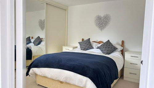 Private Garden Retreat 2BR Modern Comfort - Foto 1