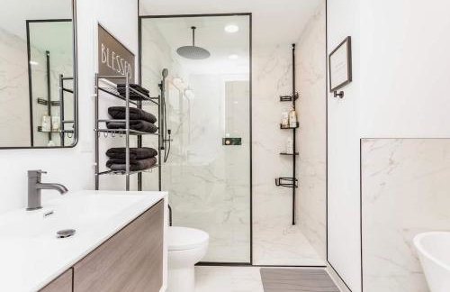 Ultra Modern Luxury - New Construction 4 Bedrooms - Photo 50