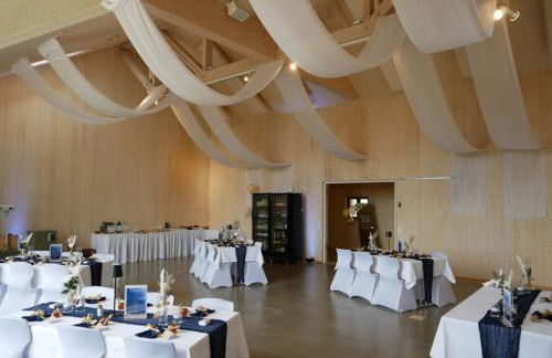 Altkreut Festenhof, Linde und Kastanie, 2 große FeWos für Gruppen bis 19 Personen ruhig und naturnah, 60 Min von München - Foto 44