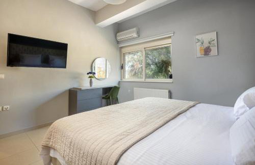 Queen Electra with pool and tennis court - Photo 44