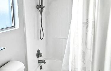 Coastal Charm · Modern Comfort · Ocean View! - Foto 4