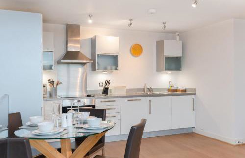 The Vizion serviced apartments from Pincott Properties - free parking, private balcony, and WiFi - Photo 27