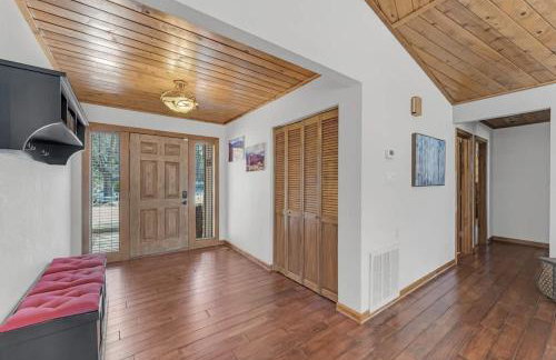 Country Club Cabin with Hot Tub - Foto 6