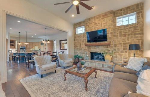 Gorgeous Vacation Home w Private Pool - Photo 4