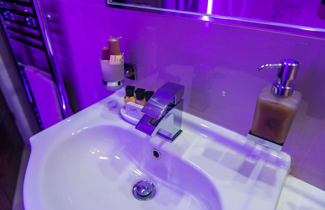 Aphrodite Suites Huddersfield - Foto 76