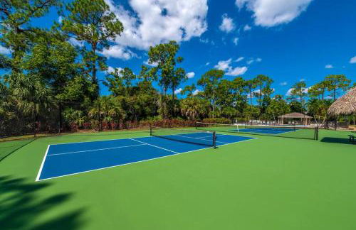 Paradise Escape Luxury Pool w/Game Room King Bed - Foto 33