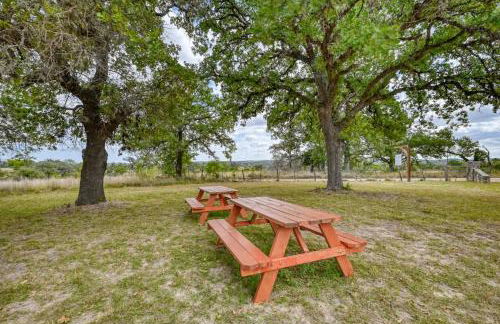 Cozy Cabin Firepit and Grill & 10 Mins to Main St - Foto 40