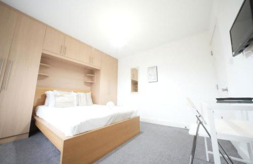 Private Rooms-Private Bathrooms-Near Airport- CABIN CREW paradise - Foto 29