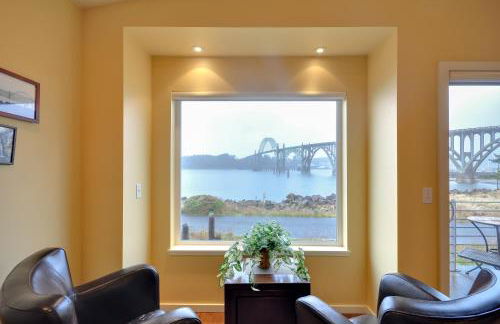 Waterfront Oregon Abode with Balcony and Ocean Views! - Foto 9