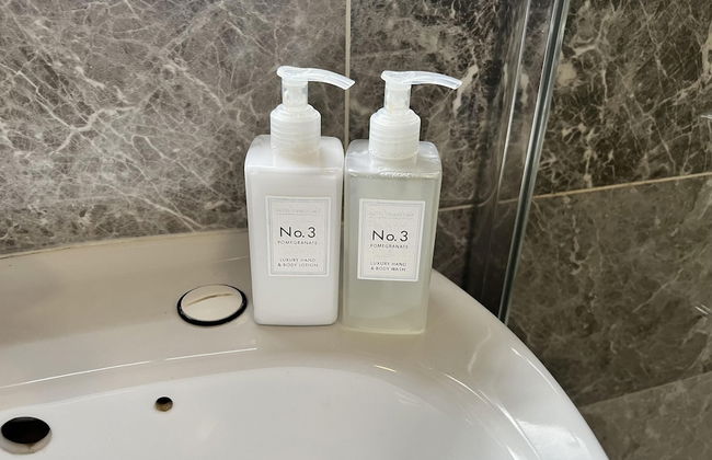 Remarkable 1-bed Outhouse Studio in Dagenham - Photo 11