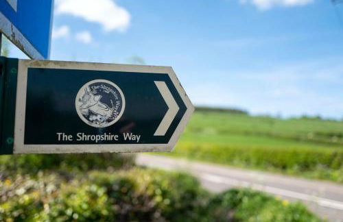 Courtyard Cottage - Photo 17