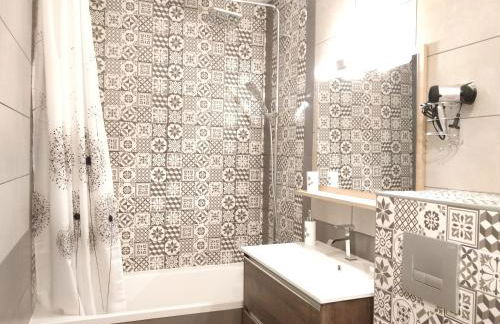 Les Clés du Bonheur by Beds4Wanderlust, 47m2 avec Terrasse privative & Parking-RER B TGV 10min-Orly 20min - Foto 44