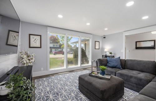 KING BED/Fresh Home/Seperate Big Screen Rooms/Park - Photo 6