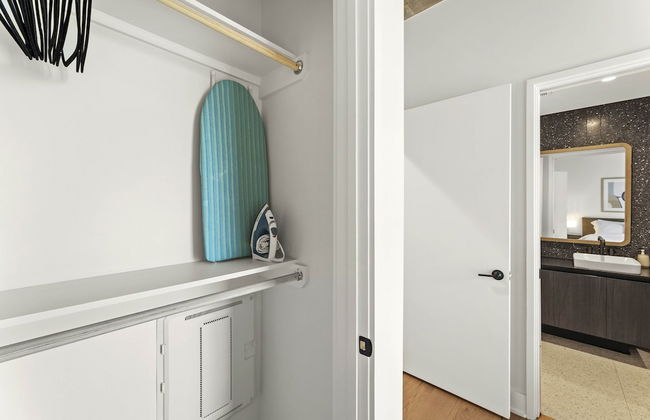 Luxury Downtown High Rise - Foto 21