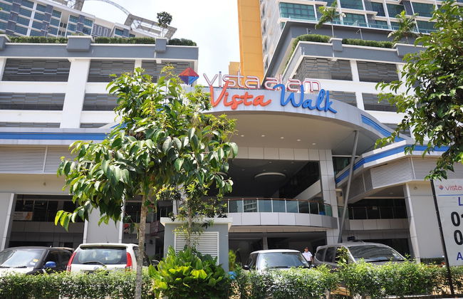 Lawang Suite 1 Bedroom Corner Apartment - Photo 2